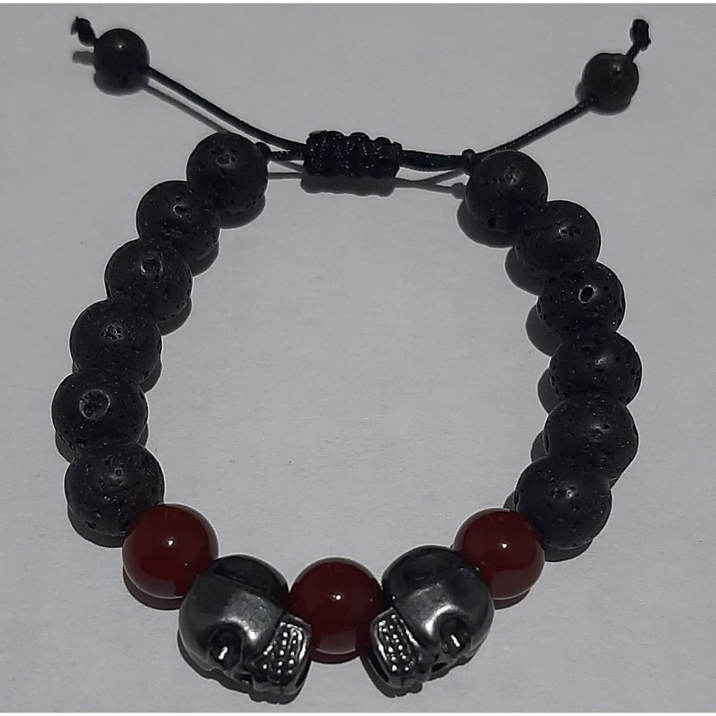 Pulsera Doble Cráneo Piedra Volcánica - Diversa Colección