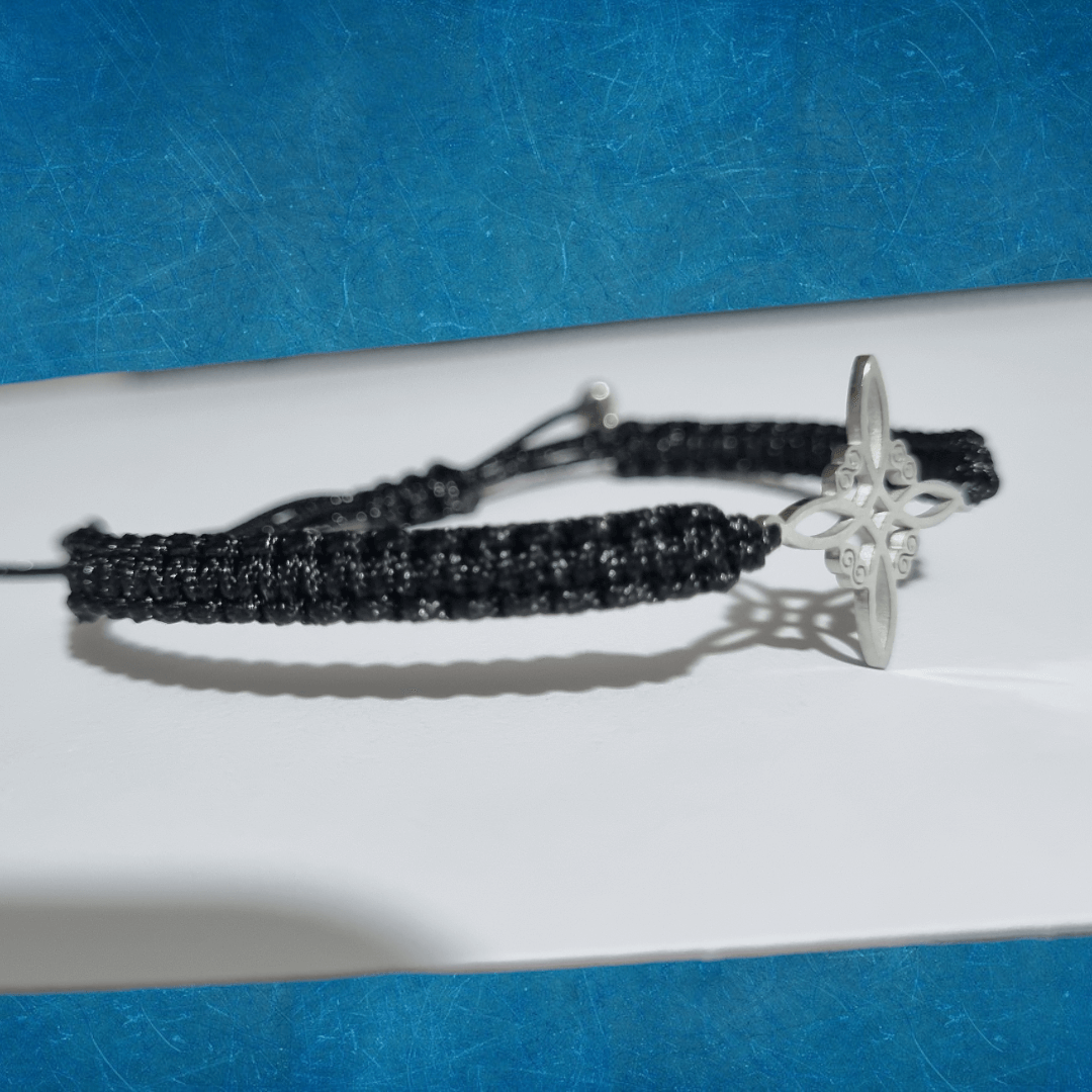 Pulsera Tejida Nudo De Bruja Plateado