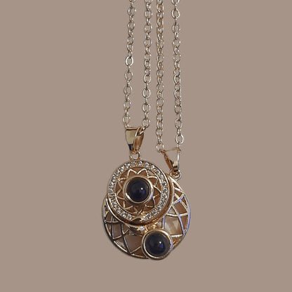 Collar Sol y Luna Proyección 100 Idiomas Gold - Diversa Colección
