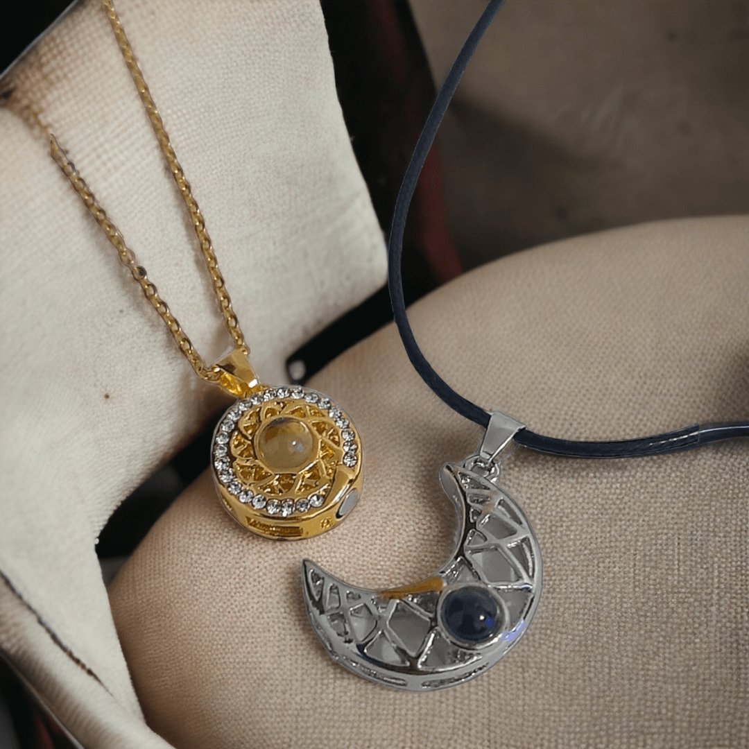 Collar Sol y Luna Proyección 100 Idiomas Plated & Gold - Diversa Colección