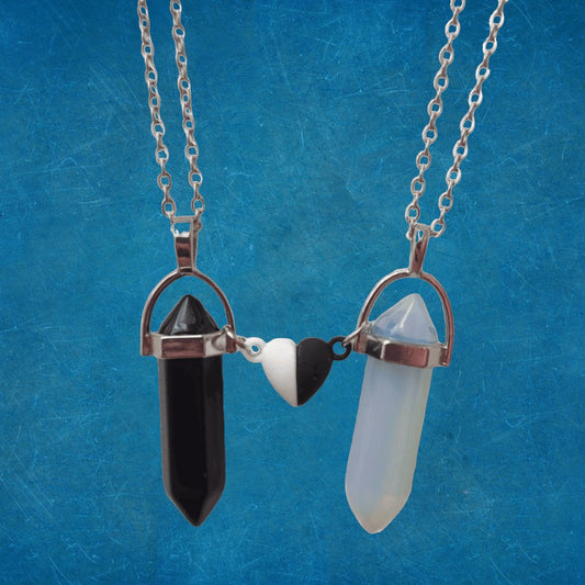 Collares Cuarzo Corazón Magnético B&W - Diversa Colección